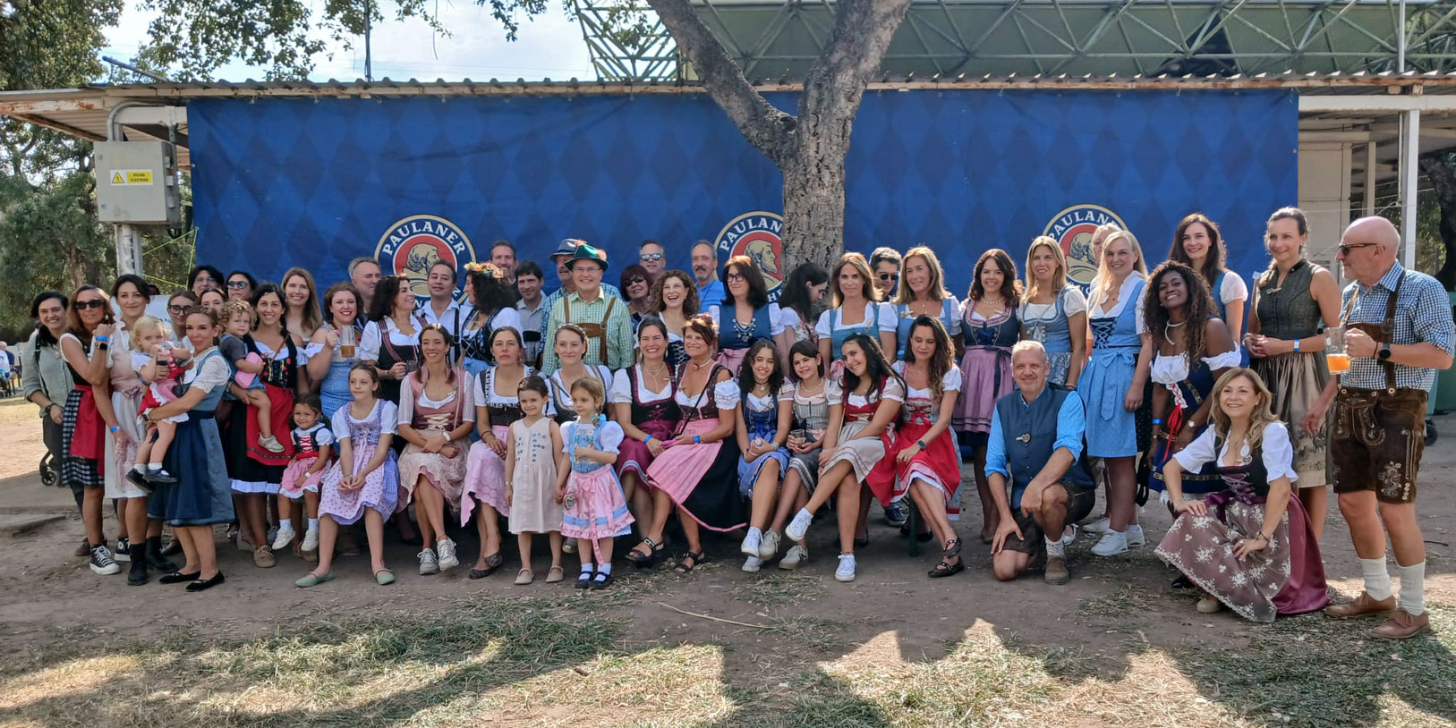 Gruppenfoto beim Oktoberfest 2026